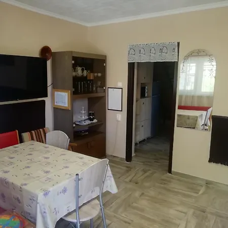 Revesz Nyaralo Apartment Balatonfenyves